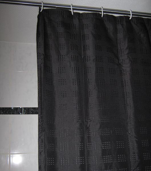 Holen Sie sich wunderschön gestaltete schwarze Duschvorhang für .