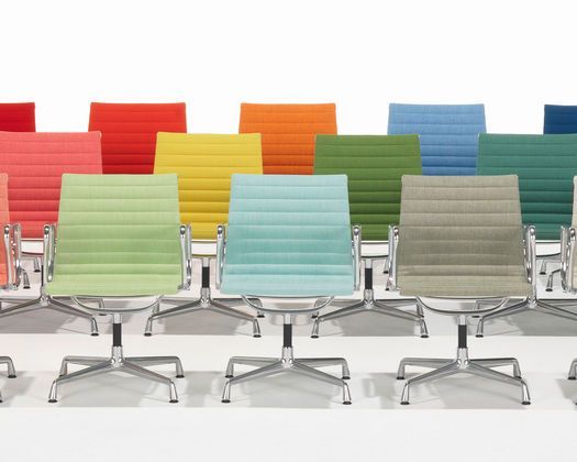 Bunte Bürostühle #bunte #burostuhle in 2019 | Eames stuhl .