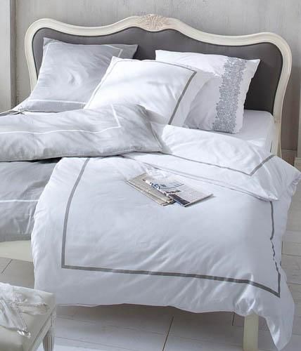 Gepolsterte Betten erhöhen Ihren Komfort in Ihrem Schlafzimmer .