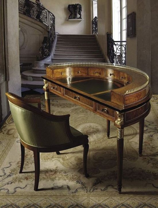 Handgemachte italienische Möbel mit elegantem Design von .