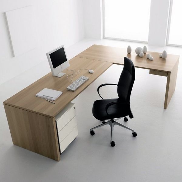 L-förmiger Computertisch - Büromöbel mit hervorragender Ergonomie .