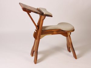 Ergonomischer Lesestuhl aus Holz - Tischlerei Salau Sees