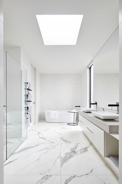 Weißes Marmorbad, Luxus Bad, moderner Marmor, Calacatta .