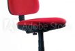 roter Bürostuhl vor weißem Hintergrund / red office chair in fro .