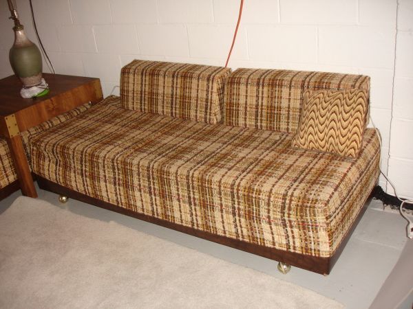 2 vintage twin beds / sofa .. calling the brady bunch.. retro $150 .