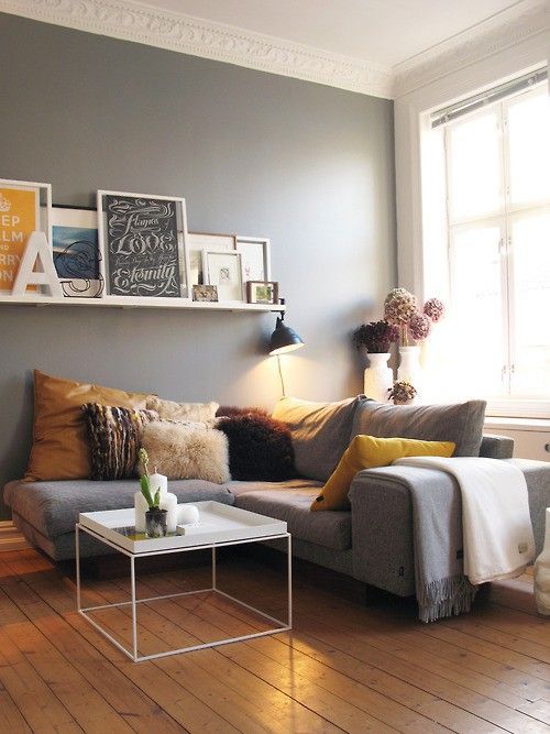 wandfarbe, graue couch, bilderleiste, tisch | Wohnung wohnzimmer .